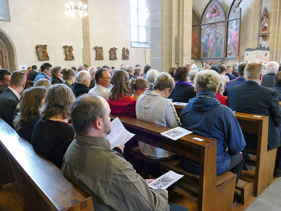 Feier der 1. Heiligen Kommunion in Sankt Crescentius (Foto: Karl-Franz Thiede)